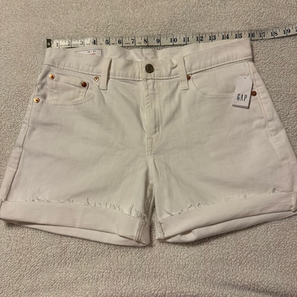 GAP Optic White 5" Mid Rise Girlfriend Cutoff Cuffed Jean Shorts Denim - Picture 6 of 12
